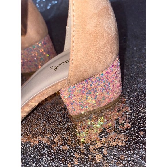 ‼️SOLD‼️ Blush Suede Sandals - Picture 3 of 5